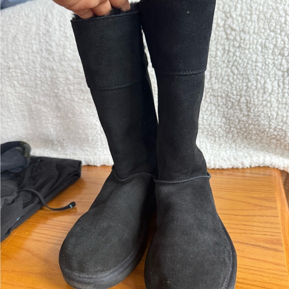 Koolaburra Black Fur-Lined Footwear - Picture 2 of 7